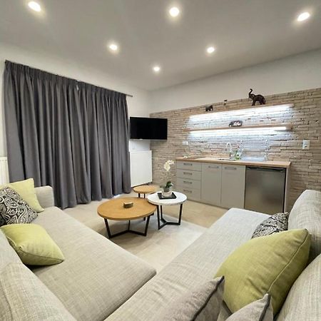 Central Luxury Apartment In Paralia Ofryniou Ofrínio Kültér fotó