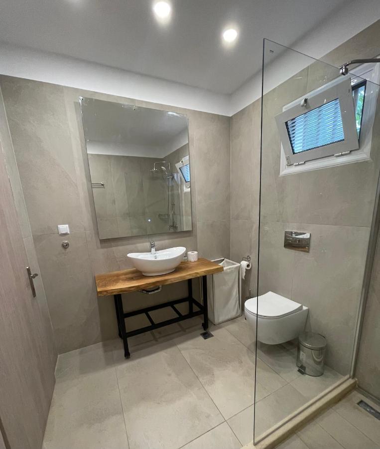 Central Luxury Apartment In Paralia Ofryniou Ofrínio Kültér fotó
