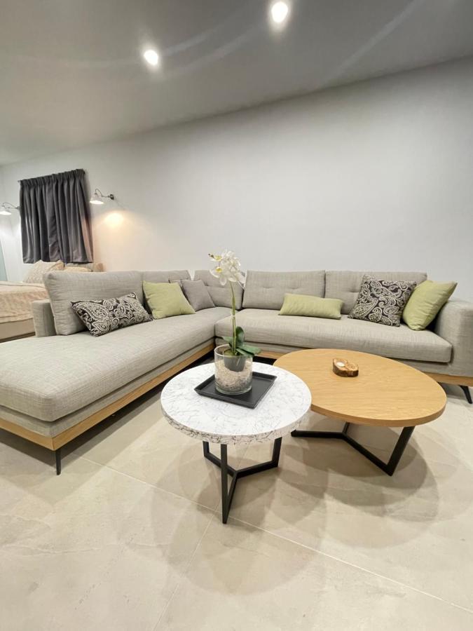 Central Luxury Apartment In Paralia Ofryniou Ofrínio Kültér fotó