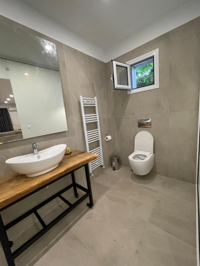 Central Luxury Apartment In Paralia Ofryniou Ofrínio Kültér fotó