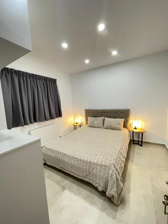 Central Luxury Apartment In Paralia Ofryniou Ofrínio Kültér fotó
