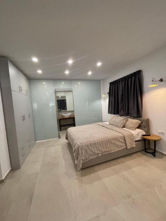 Central Luxury Apartment In Paralia Ofryniou Ofrínio Kültér fotó