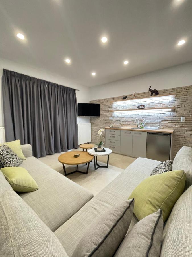 Central Luxury Apartment In Paralia Ofryniou Ofrínio Kültér fotó