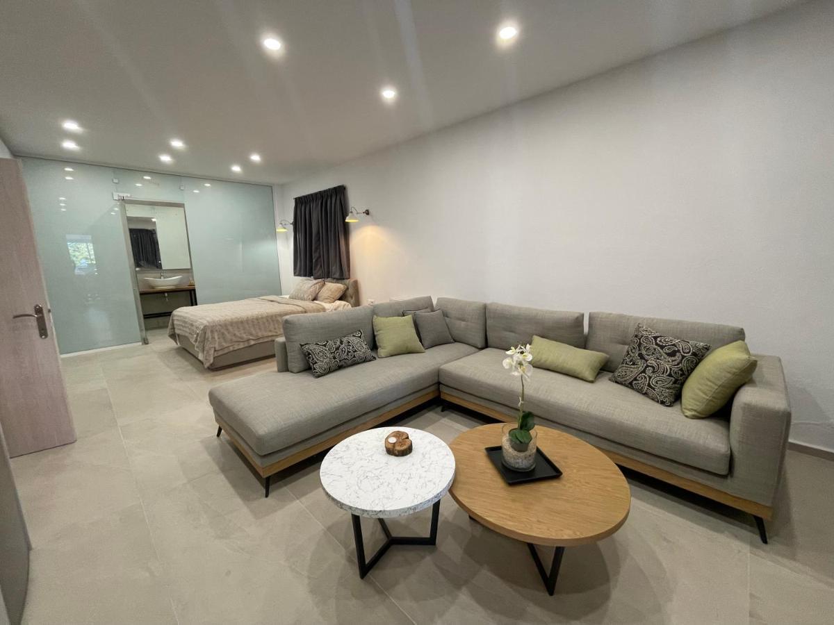 Central Luxury Apartment In Paralia Ofryniou Ofrínio Kültér fotó