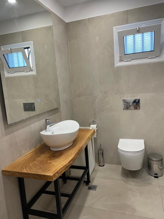 Central Luxury Apartment In Paralia Ofryniou Ofrínio Kültér fotó
