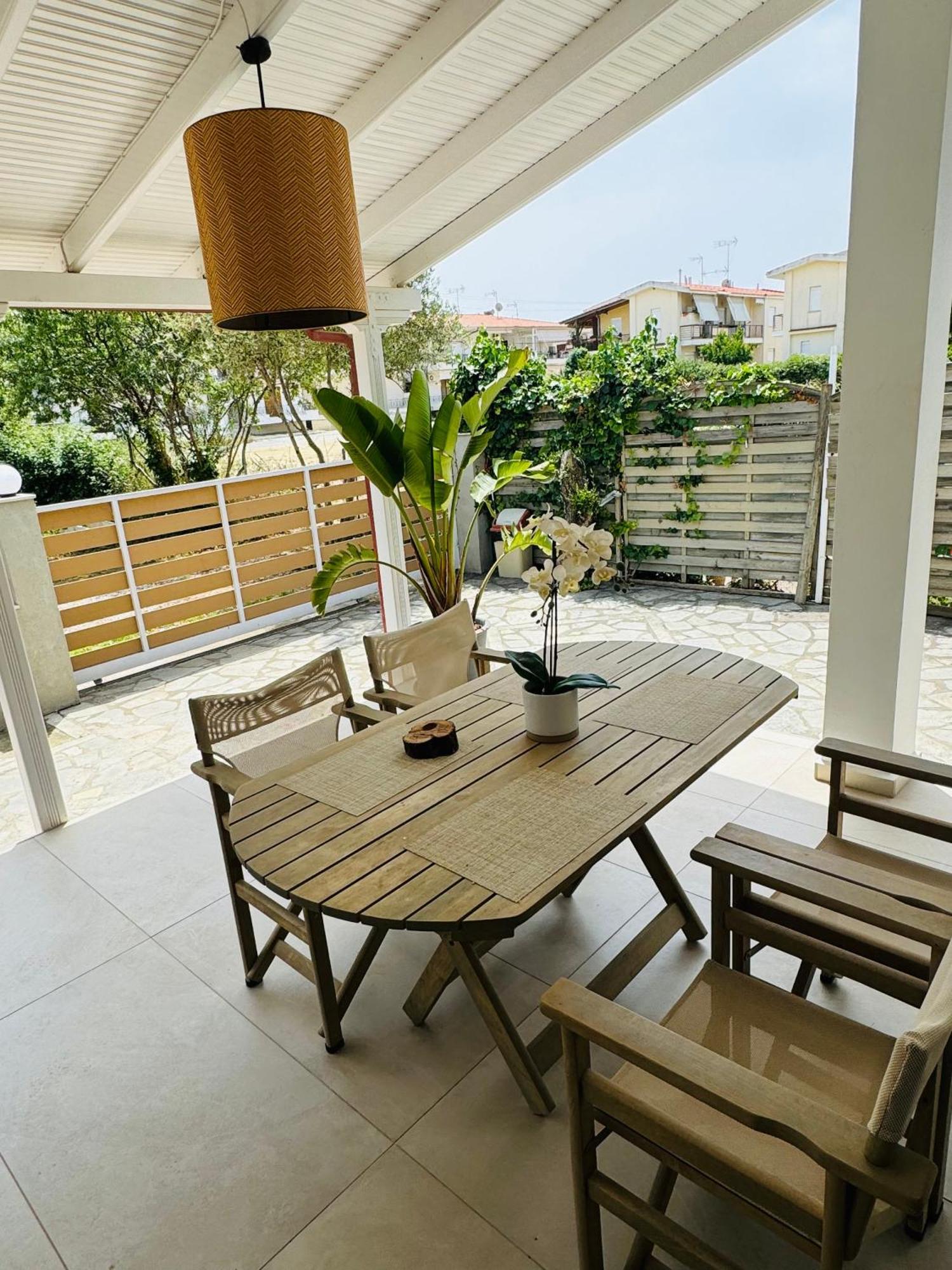 Central Luxury Apartment In Paralia Ofryniou Ofrínio Kültér fotó